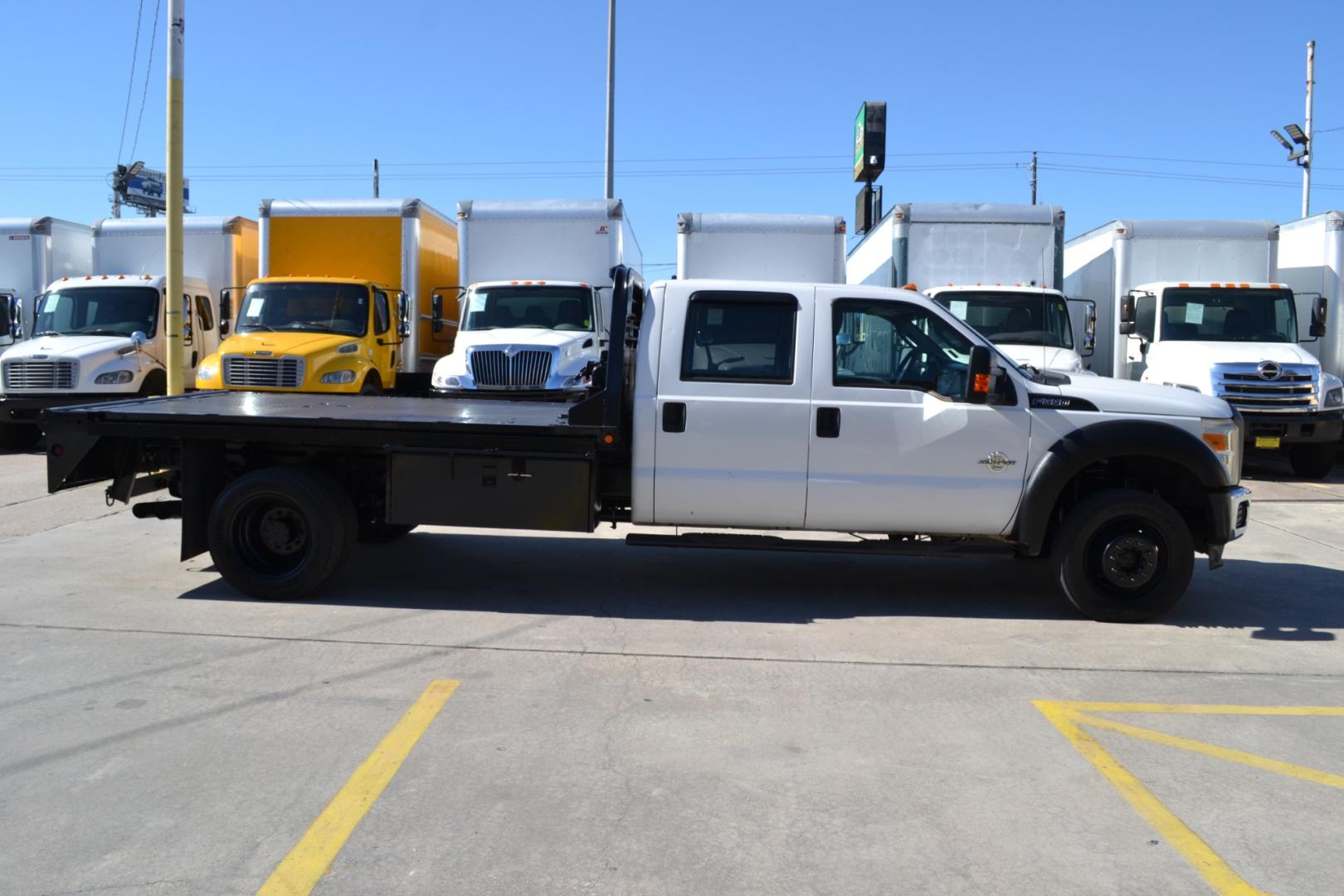 2013 WHITE Ford F550 with an POWERSTROKE 6.7L DIESEL engine, AUTOMATIC transmission, located at 9172 North Fwy, Houston, TX, 77037, (713) 910-6868, 29.887470, -95.411903 - Photo#3